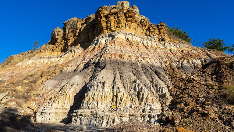 Andzejewski and KGS colleagues Olivia Buchhorn and Alan Peterson gathered samples from this location in the Dakota formation. They found paleosols and overlying deltaic sandstones in this piece of rock along the Saline River just north of Russell